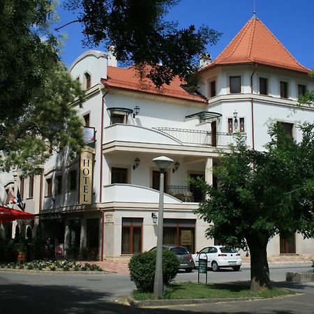 Nimród Bioszálloda és Bioétterem Karcag Extérieur photo