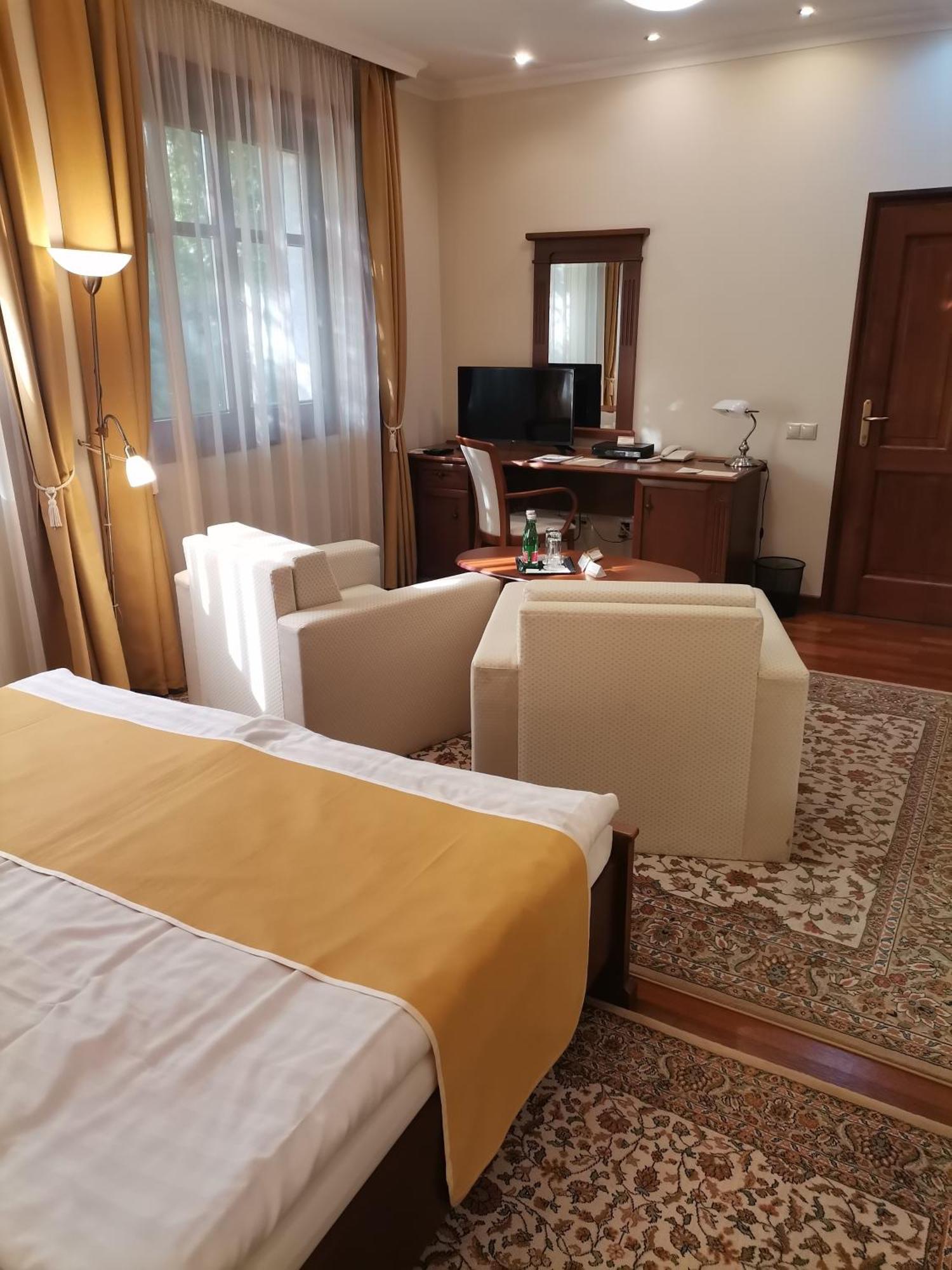 Nimród Bioszálloda és Bioétterem Karcag Extérieur photo