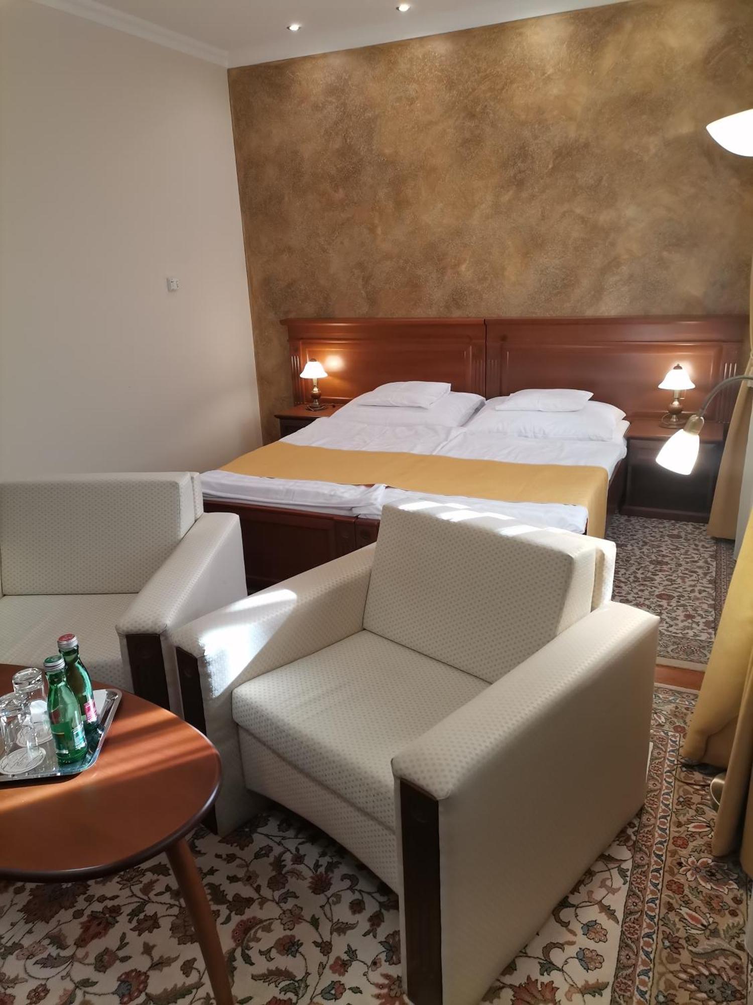Nimród Bioszálloda és Bioétterem Karcag Extérieur photo