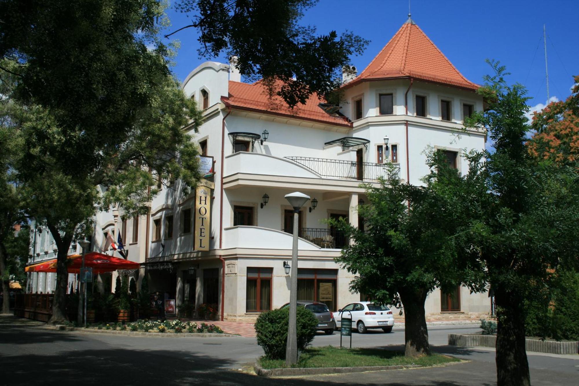 Nimród Bioszálloda és Bioétterem Karcag Extérieur photo